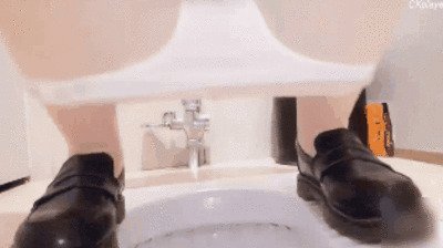 卡哇伊网红美少女三寸萝莉之偷偷在男厕嘘嘘肉丝诱惑玉指淫插粉穴极限露出娇喘呻吟.